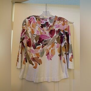 Chico’s Women's Multicolor Floral V neck Top size 2(L-12)